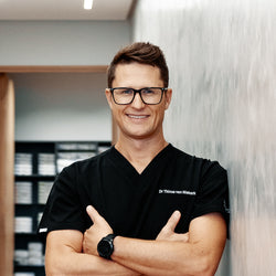 Dr Thinus van Niekerk